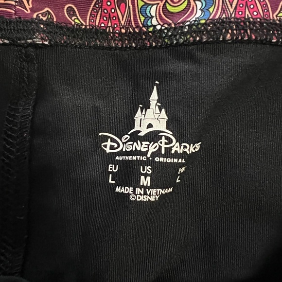 Mickey Mouse top and cropped leggings outfit - Picture 5 of 8